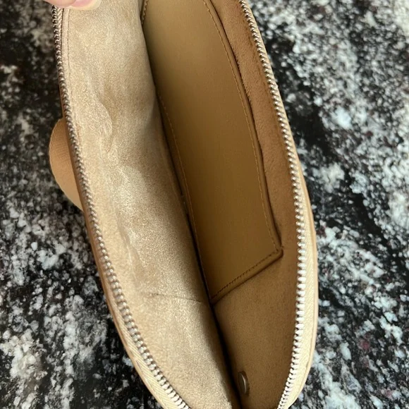 Everlane The Cactus Leather Sling Bag - Picture 7 of 8